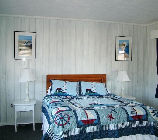 Deane's Oceanfront Lodge