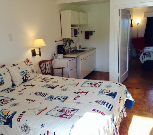 Deane's Oceanfront Lodge