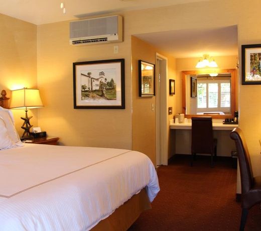 Franciscan Inn & Suites