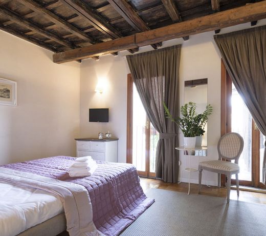 Terrace Pantheon Relais