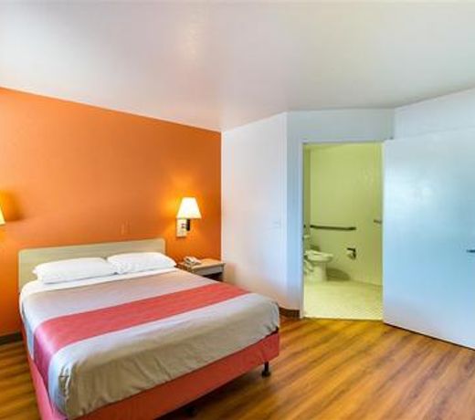 Motel 6-Phoenix, AZ - East
