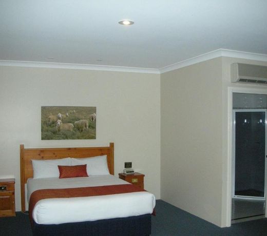 Breakout Motor Inn