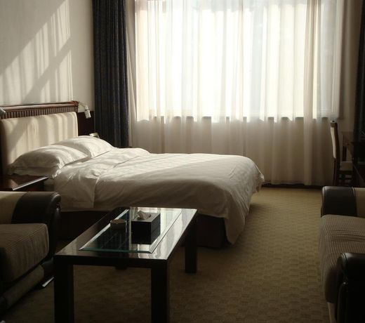 Yantai Shunhe Huaqiao Hotel