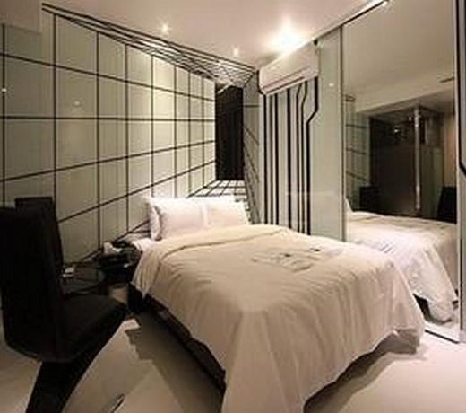 Lush Hotel Hwagok