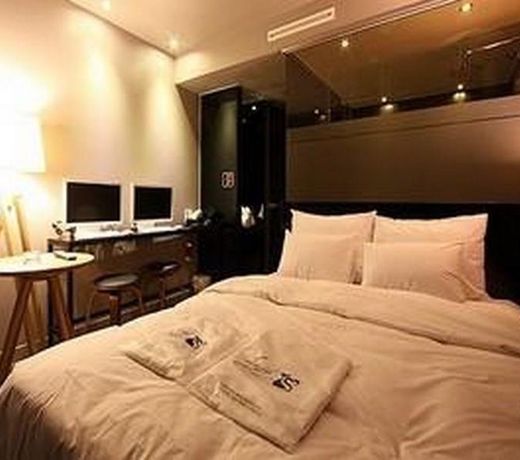 Lush Hotel Hwagok
