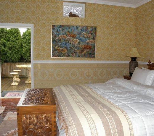 Dover Garden Suites