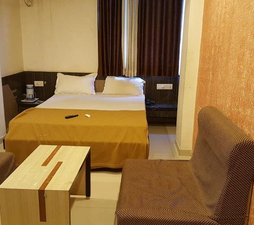OYO 13398 Hotel Relish