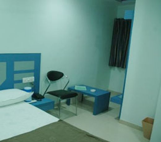 OYO 13398 Hotel Relish