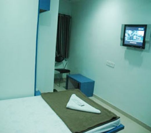 OYO 13398 Hotel Relish