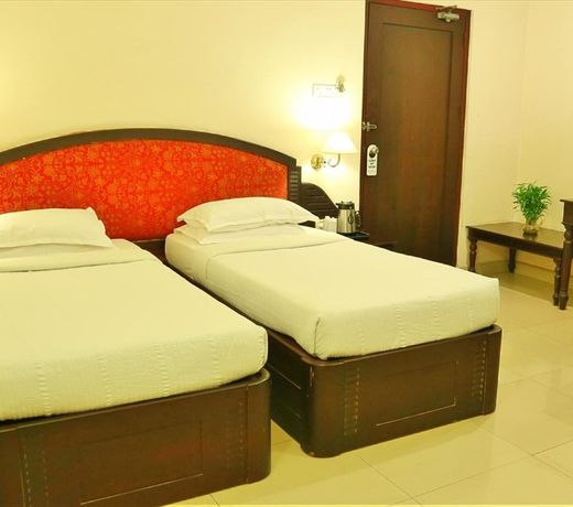 Hotel Gee Bee Palace