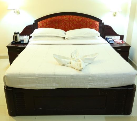 Hotel Gee Bee Palace