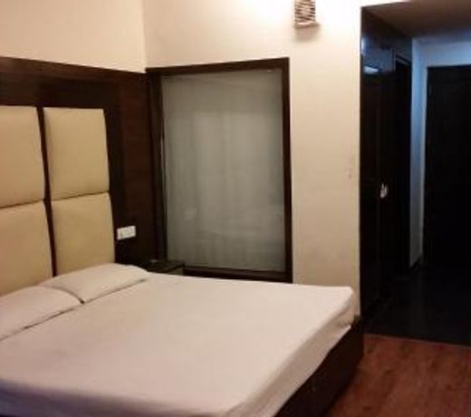 OYO 5637 Hotel Majestic