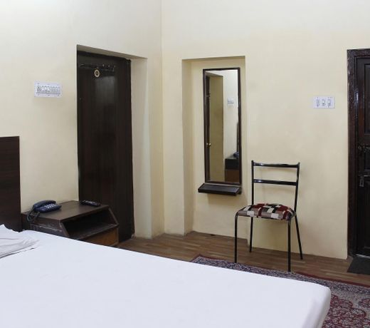 Hotel Sugandh Retreat