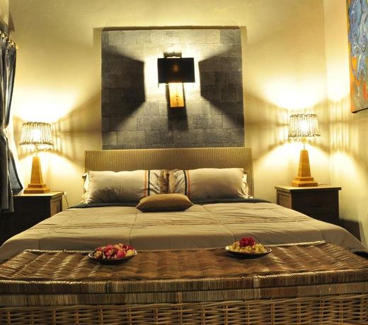 Astuti Gallery Homestay