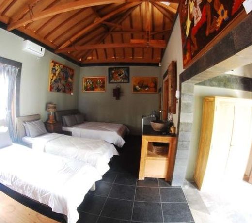 Astuti Gallery Homestay