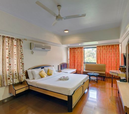Shreyas Hotel
