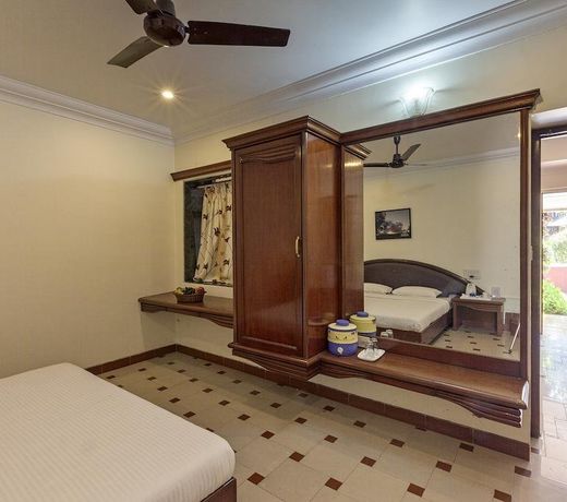 Shreyas Hotel