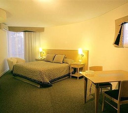 Urbana Suites