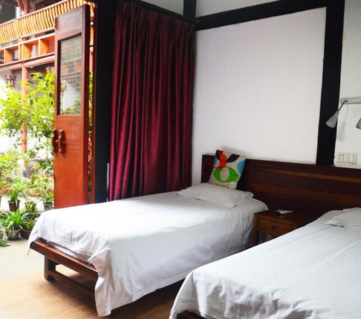 Shaoxing Laotaimen Luxun Native Place Youth Hostel