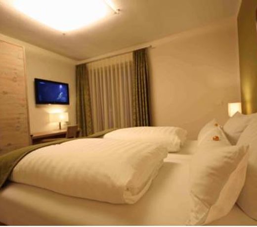 NearBy Hotel
