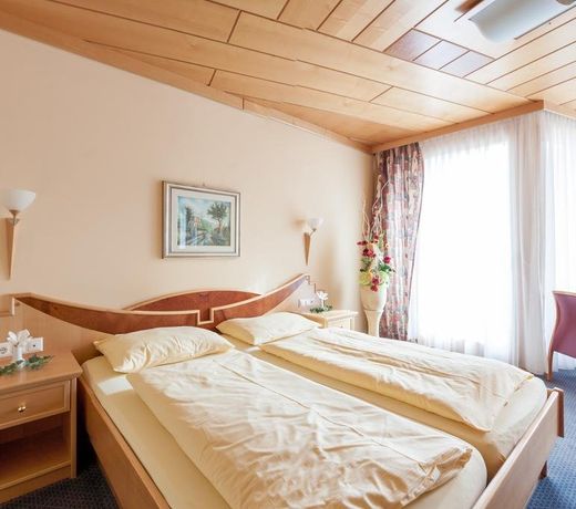 Hotel & Kurpension Weiss