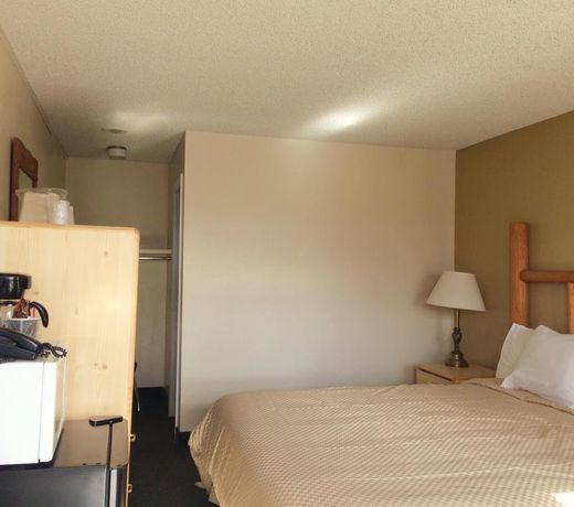 Rodeway Inn & Suites