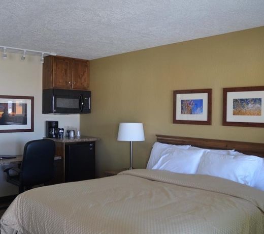Rodeway Inn & Suites