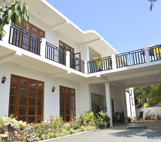 Araliya Blue Beach View Hotel