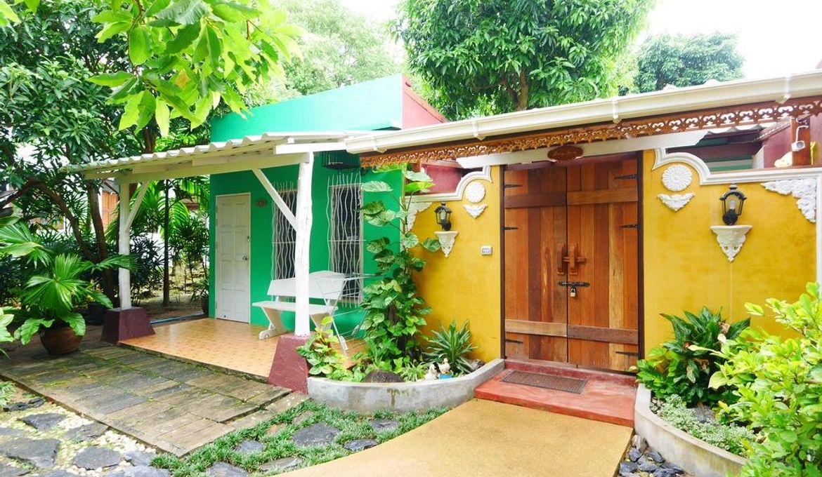 Forest Bungalows and Mama's Restaurant