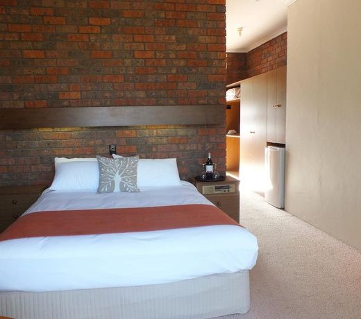 Bonnie Doon Hotel