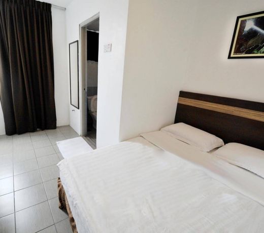 Place2Stay @ RH Plaza Hotel