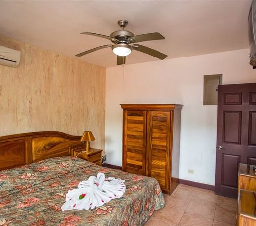 El Faro Beach Hotel