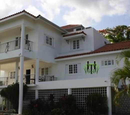 Hill Top Kingston Jamaica Bed & Breakfast