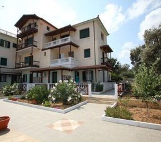 Alexandros Rooms & Studios