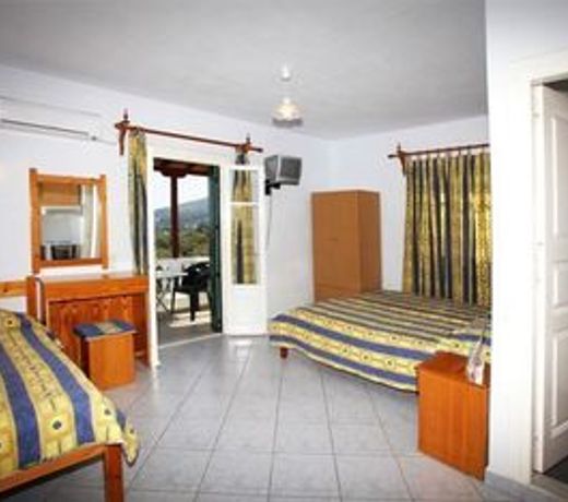 Alexandros Rooms & Studios