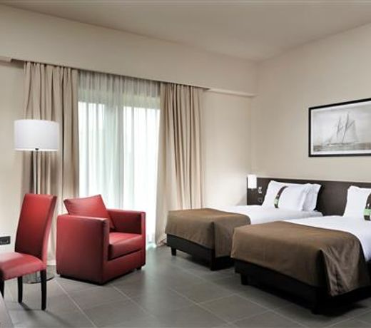 Inn Naples Airport