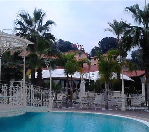 Hotel Happy Days
