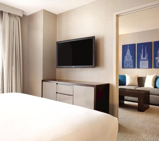 Hilton Chicago Magnificent Mile Suites