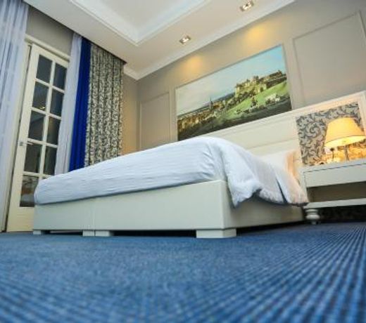 Hotel Monarch
