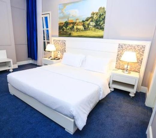 Hotel Monarch