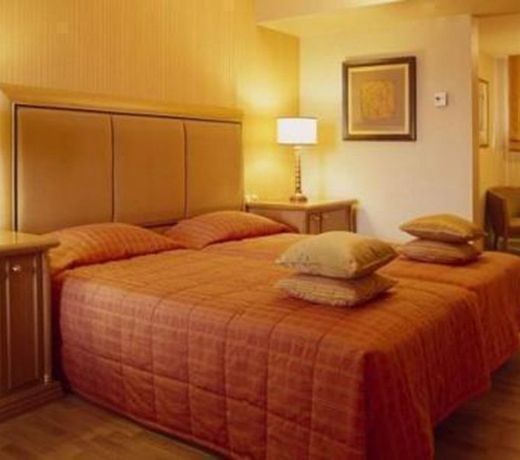 HOLIDAY TOWER HOTEL