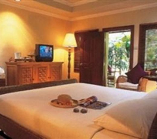 HOLIDAY TOWER HOTEL