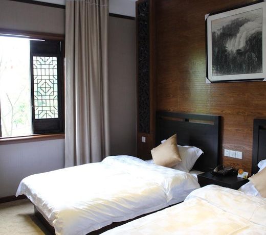 MOMENT INN