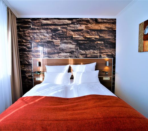 Ascot Hotel