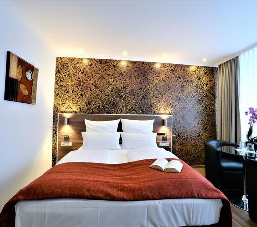 Ascot Hotel