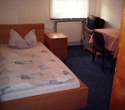 ZUM GOLDENEN LÃWEN