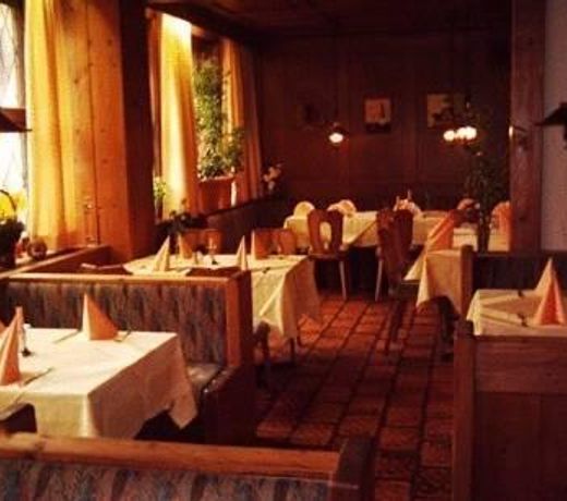 ZUM GOLDENEN LÃWEN