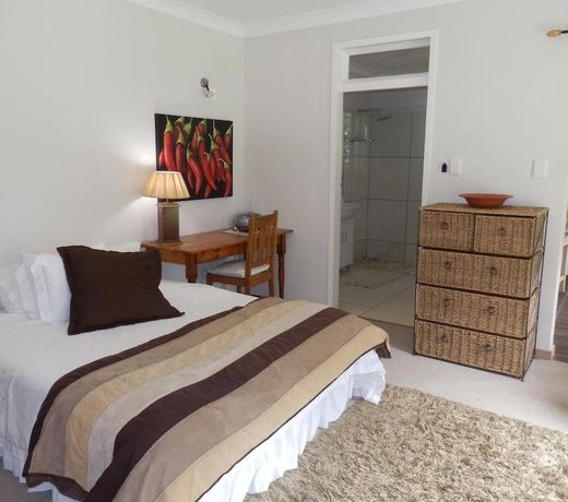 Pin Oaks Bed And Breakfast