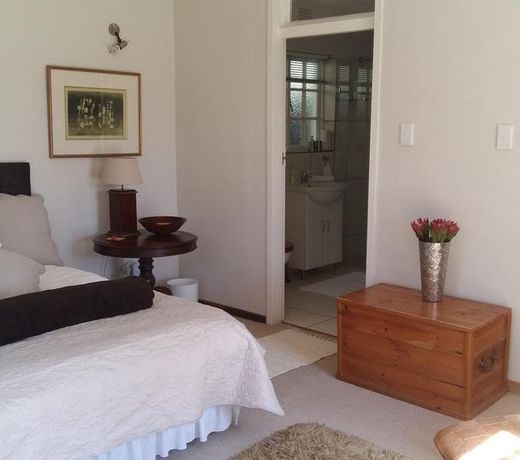 Pin Oaks Bed And Breakfast