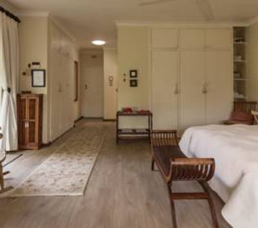 Pin Oaks Bed And Breakfast